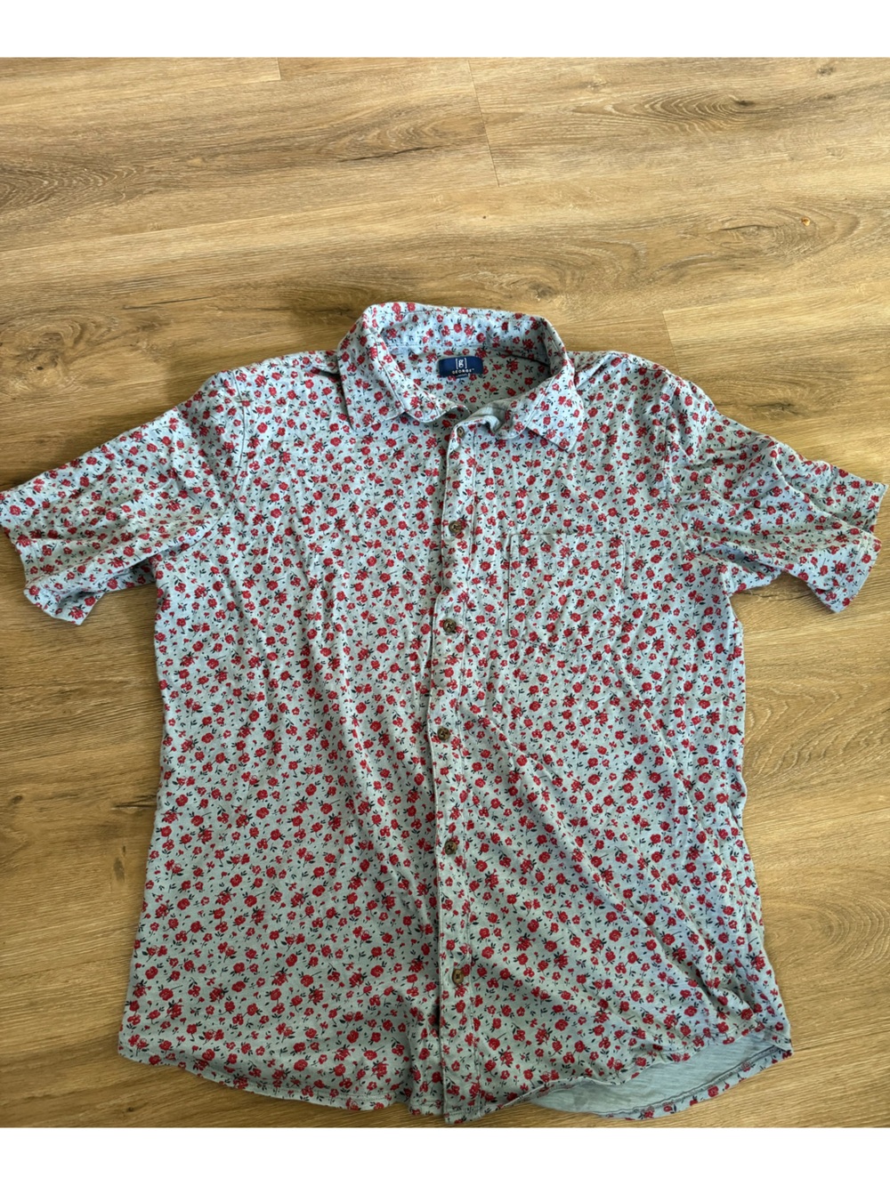 Men's large Short-Sleeve Floral Button-Up Shirt - Red Floral on Light blue/Gray